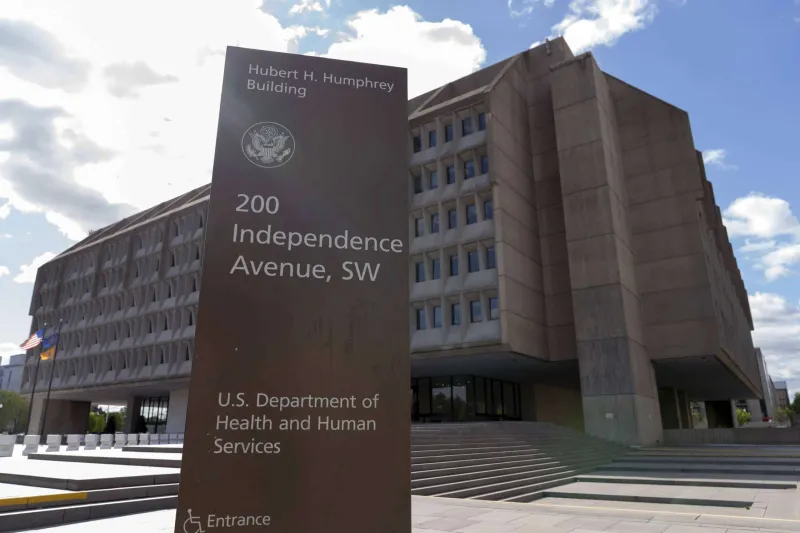HHS shrinks cash awards for top performers, shifting funds to bonuses with less clear criteria