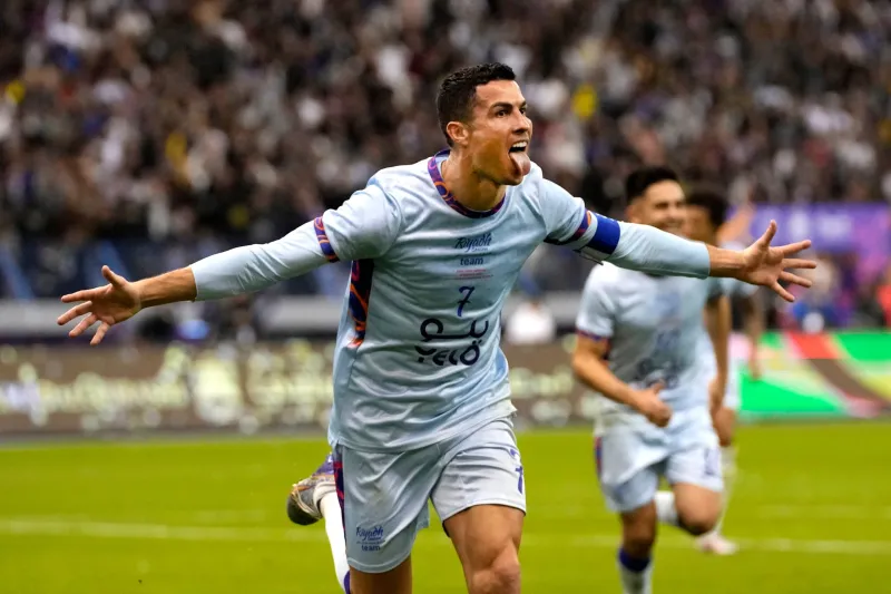 Ronaldo ends Saudi trophy drought with 2 goals in Al-Nassr's win to clinch league title