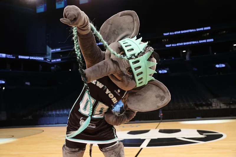 Ellie Jackson! NY Liberty Mascot Goes Viral With Michael Jackson Halftime Performance