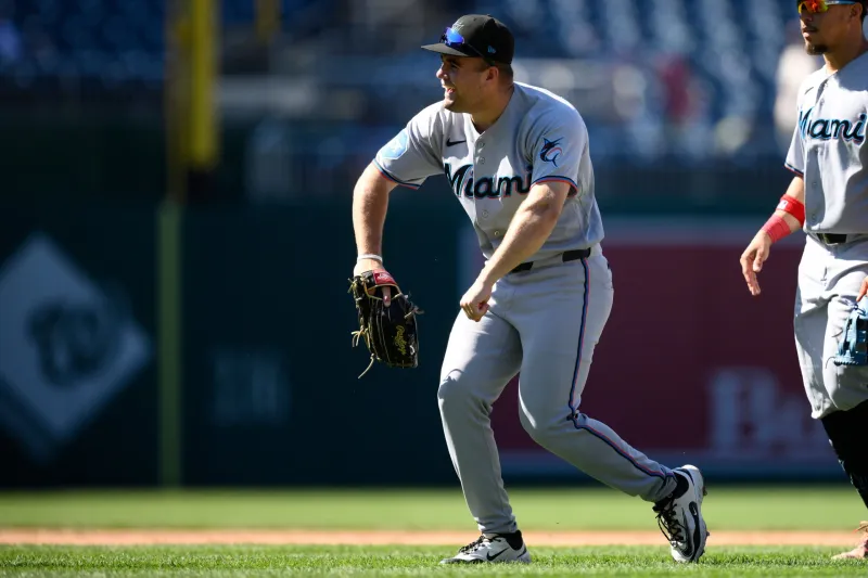Marlins finish off a 3-game sweep in Washington with a 4-1 win over the Nationals