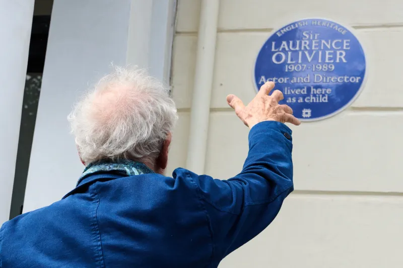 Laurence Olivier is honored with a plaque at his London childhood home
