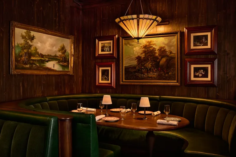 A Nostalgia-Invoking American Grill Brings Prime Rib and Seafood Plateaus to Georgetown