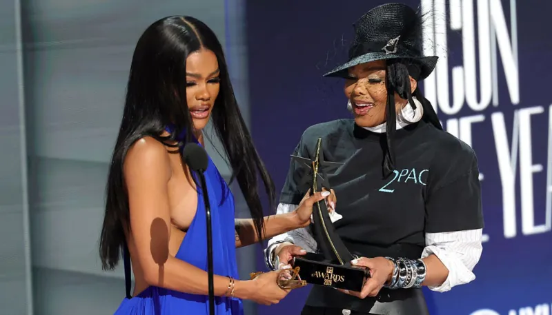 Janet Jackson Surprises Teyana Taylor With The Icon Of The Year Award