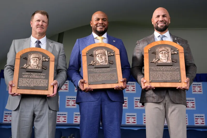 Beltrn, Jones and Kent pay tribute to home and family during Baseball Hall of Fame inductions