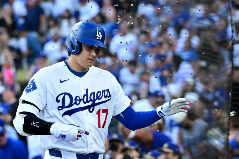 Ohtani's bat stays hot, but his next bullpen session waits on 2 aching spots