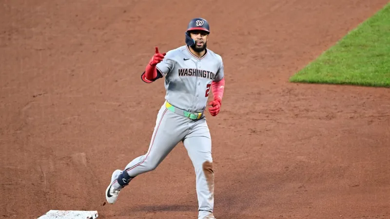 Nationals trade Garca Jr to Yankees, get four pitchers in return