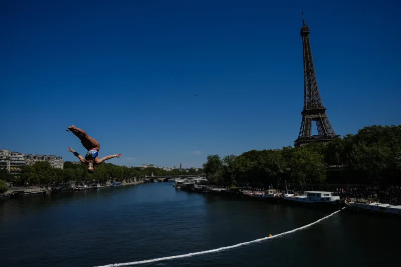 High divers take the plunge in the Seine in a new test of Paris' reclaimed river