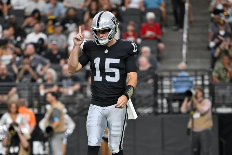 No. 1 pick Fernando Mendoza throws TD pass in preseason debut for Raiders in 27-14 loss to Cardinals