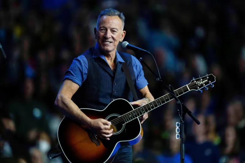 Veterans' fundraiser draws Bruce Springsteen, Hasan Minhaj and Jon Stewart