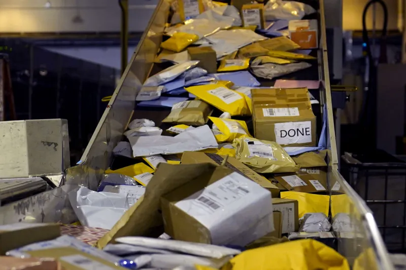 USPS fails to meet lowered service standards, GAO finds