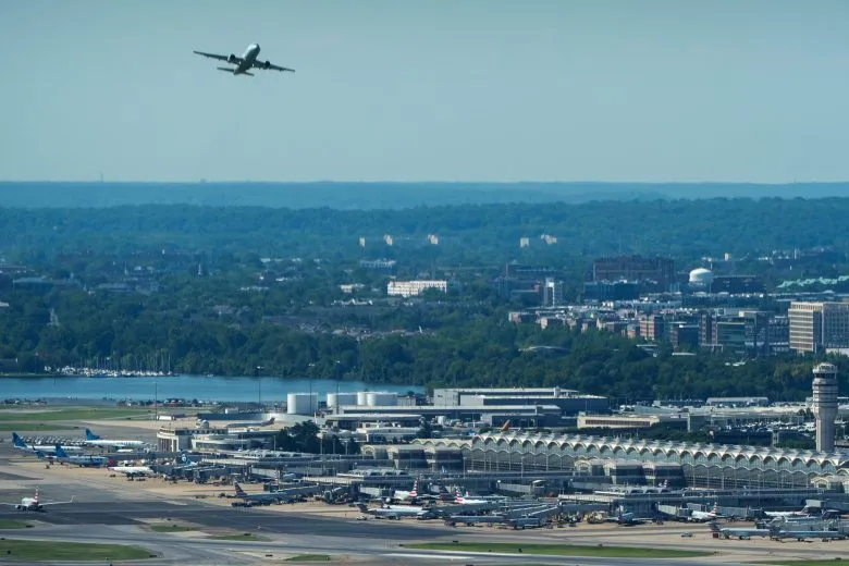 Virginia lawmakers' air safety bill would reduce flights at Reagan National