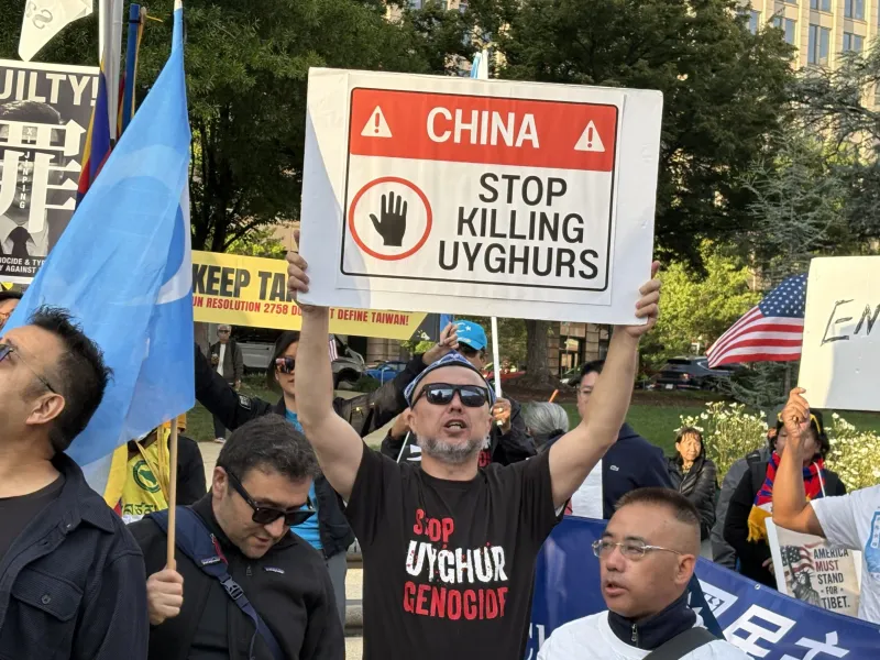 Hundreds rally near White House to protest Xi Jinping's DC visit