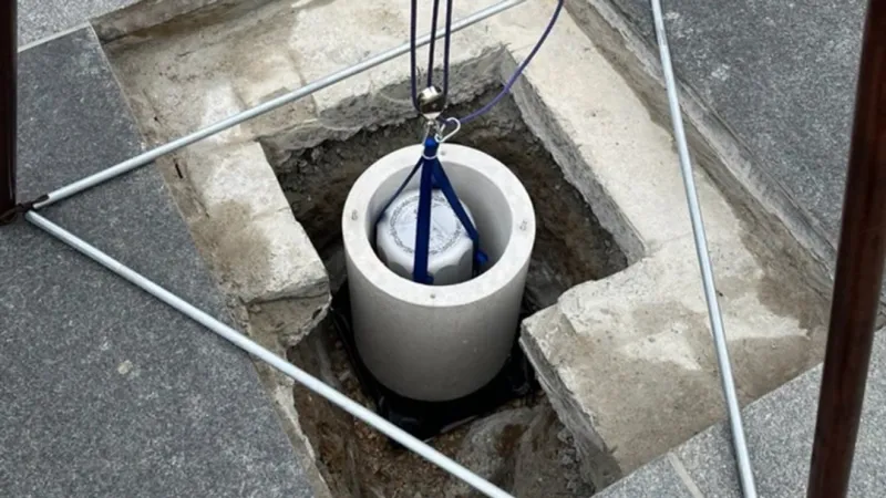 US and UK bury time capsule at Washington Monument that will open in 2276