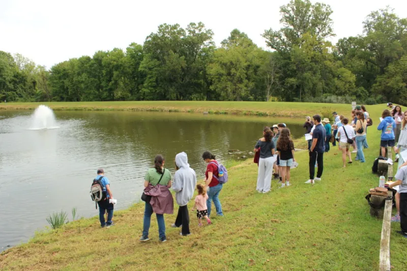 Shaare Tefila Gathers at the Pond for Tashlich