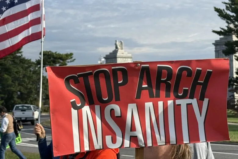 Veterans gather to protest triumphal arch near Arlington National Cemetery