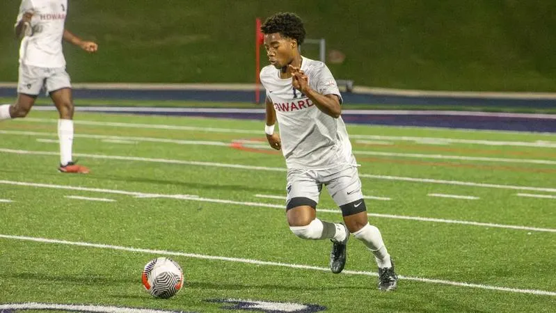 Men's Soccer Edges Out Chicago State