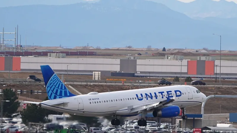 Travelers wait almost 12 hours on plane after series of delays; travel expert weighs in