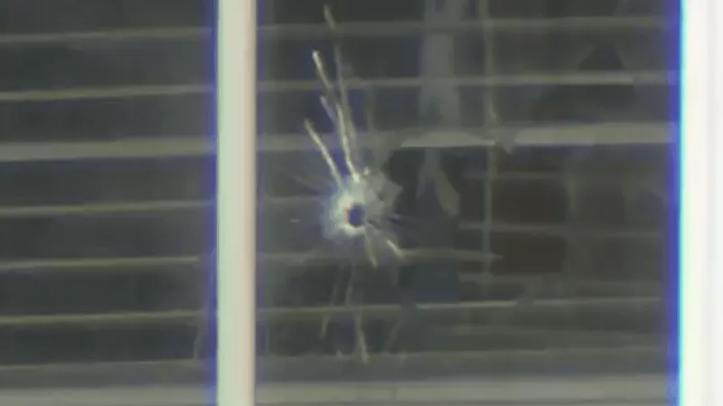 2 suspects flee after gunfire strikes Hybla Valley condos