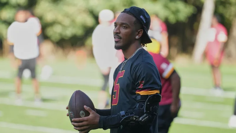 Jayden Daniels ready to 'embrace the brace' in expected return vs. Giants