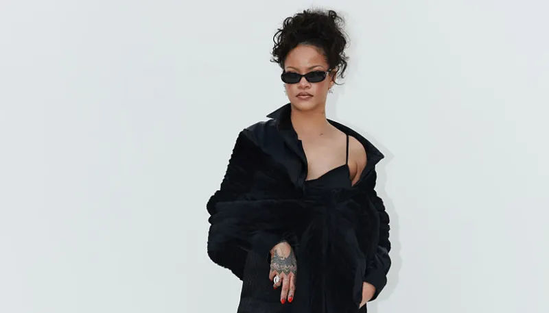 Splits & Giggles! Rihanna's Viral Fenty Beauty Meet & Greets Prove The Bad Gal's Still Got Her Sexy Moves