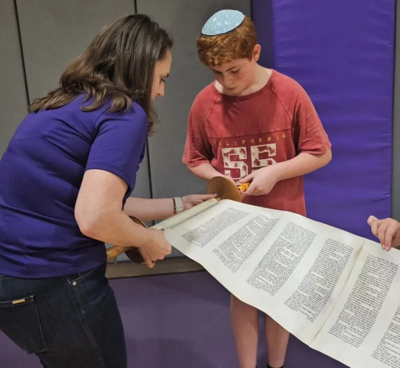 Students Celebrate Simchat Torah at Gesher L'Shabbat
