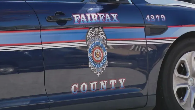 2 hurt after early-morning crash in Fairfax County