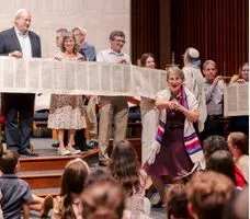 Temple Rodef Shalom Celebrates Simchat Torah