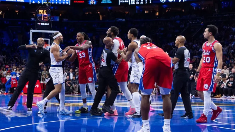 Suggs tossed, 4 others get technical fouls in Magic-Sixers tiff