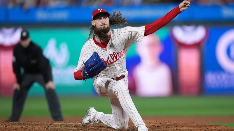 Phillies trade All-Star pitcher Matt Straham to Kansas City Royals