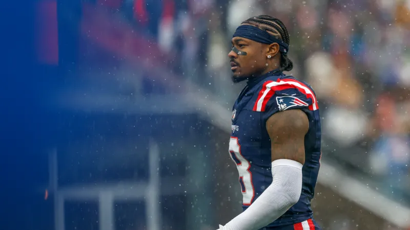 Patriots wide receiver Diggs faces strangulation charge