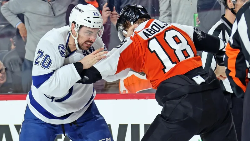Lightning beat Flyers for 10th straight win as Cooper notches 600th...