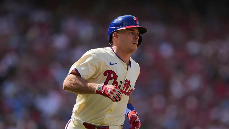 J.T. Realmuto agrees to $45 million, 3-year deal to stay with Phillies
