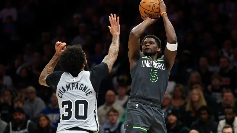 NBA teams with most consecutive games at 100-plus points