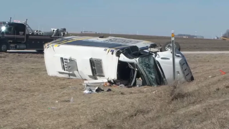 College baseball player killed, 32 others injured in Iowa bus crash