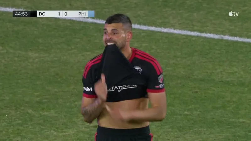 Baribo fires D.C. past Philadelphia in season opener