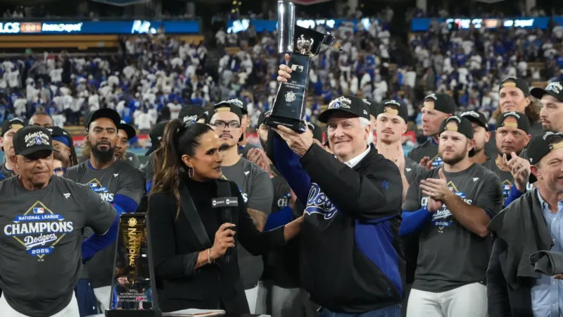 Who are the current MLB team owners?