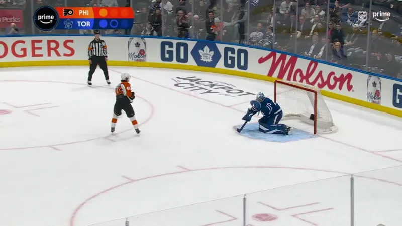 Flyers beat Maple Leafs 3-2 in a shootout to extend winning streak ...