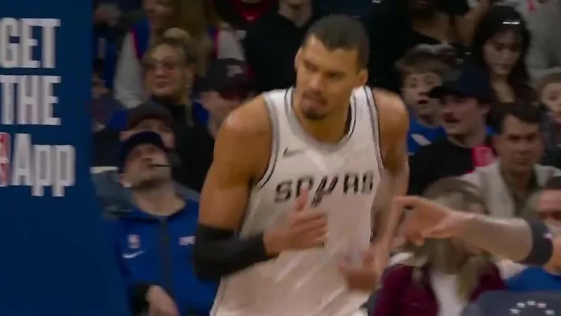Harper scores 22, Spurs rebound from 1st loss in 12 games to romp p...