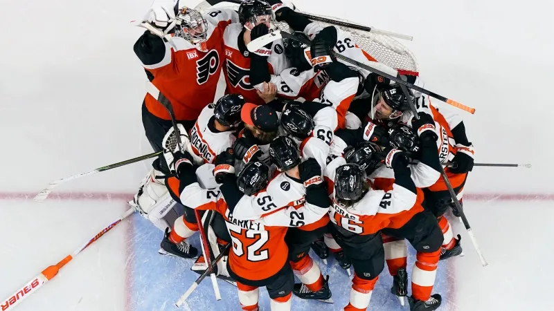 Flyers clinch playoffs for 1st time since 2019-20