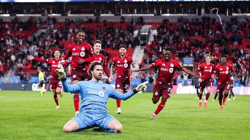 Toronto keeper Luke Gavran scores in stoppage time in draw with Union