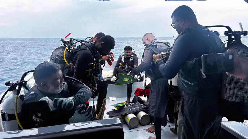Maldives divers search for bodies of 4 Italians in an underwater cave
