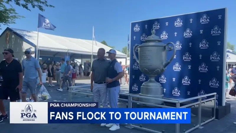 Fans crowd Aronimink for "moving day" at PGA Championship