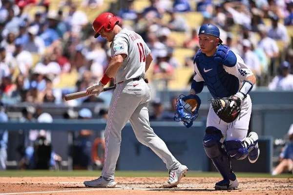 Phillies' Realmuto exits with left wrist contusion after HBP