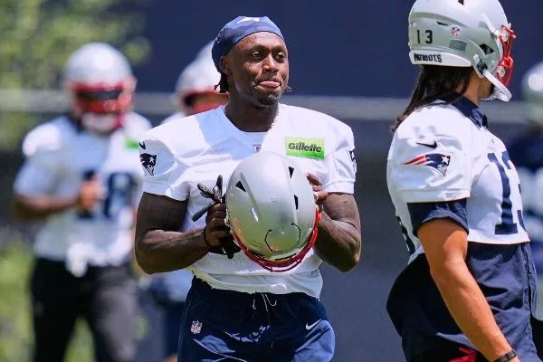 A.J. Brown elated to join Patriots, 'moving forward' from Eagles