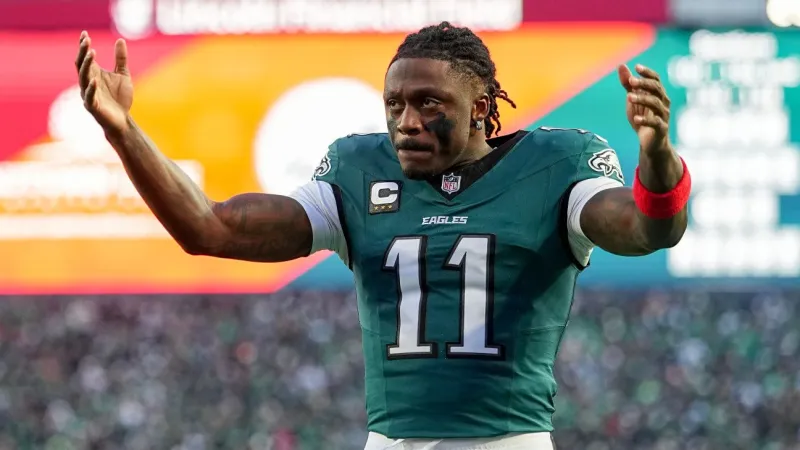 Pats WR A.J. Brown leaves Eagles message in final visit