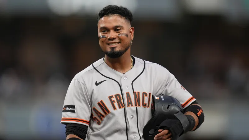 Sources: Phillies acquire 3-time batting champ Arraez from Giants