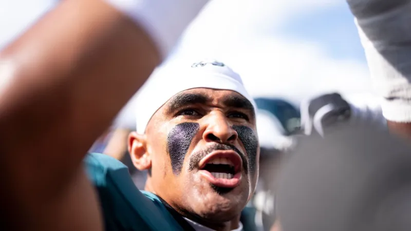 Jalen Hurts makes plays, leads Eagles by Commanders in Week 1