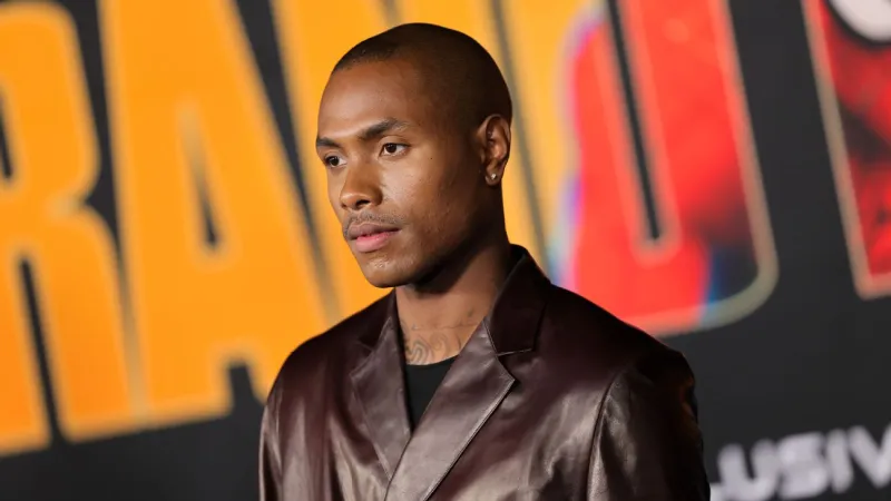 Steve Lacy delights crowd with 'LeBron, LeBron, LeBron' cover of 'O...