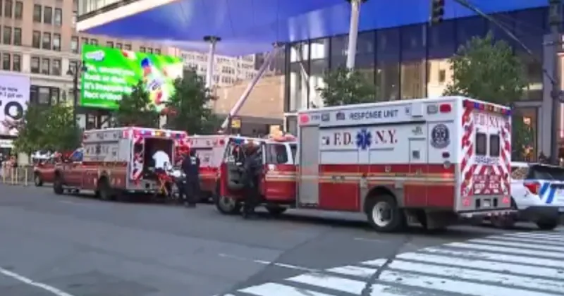 5 people stabbed inside Manhattan's Penn Station, suspect in custody