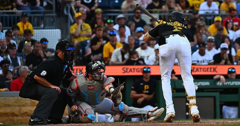 Spencer Horwitz hit by pitch with the bases loaded to lift the Pirates past the Marlins, 3-2